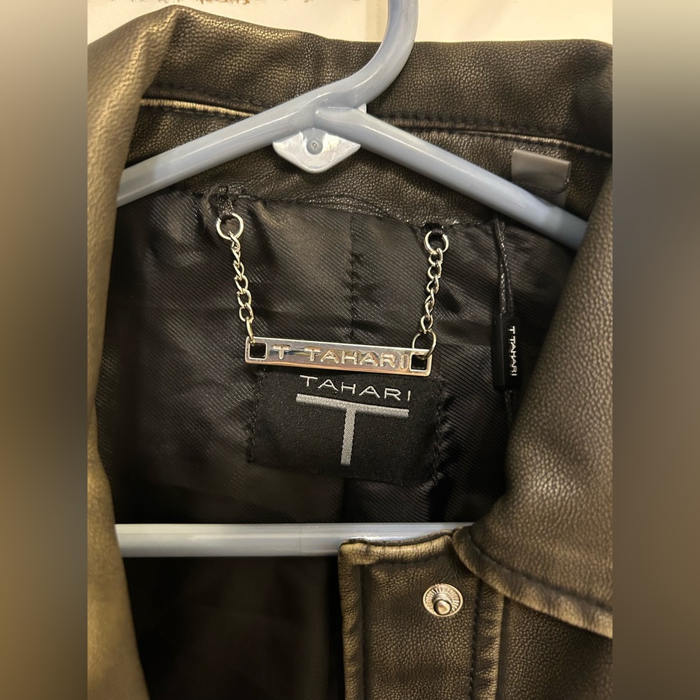 NWT T Tahari Faux Leather Cropped Jacket - Picture 8 of 11